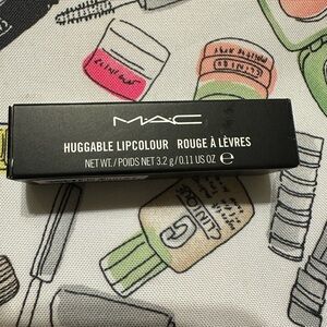 Brand new in box MAC huggable lipcolour in Seoul-Ful